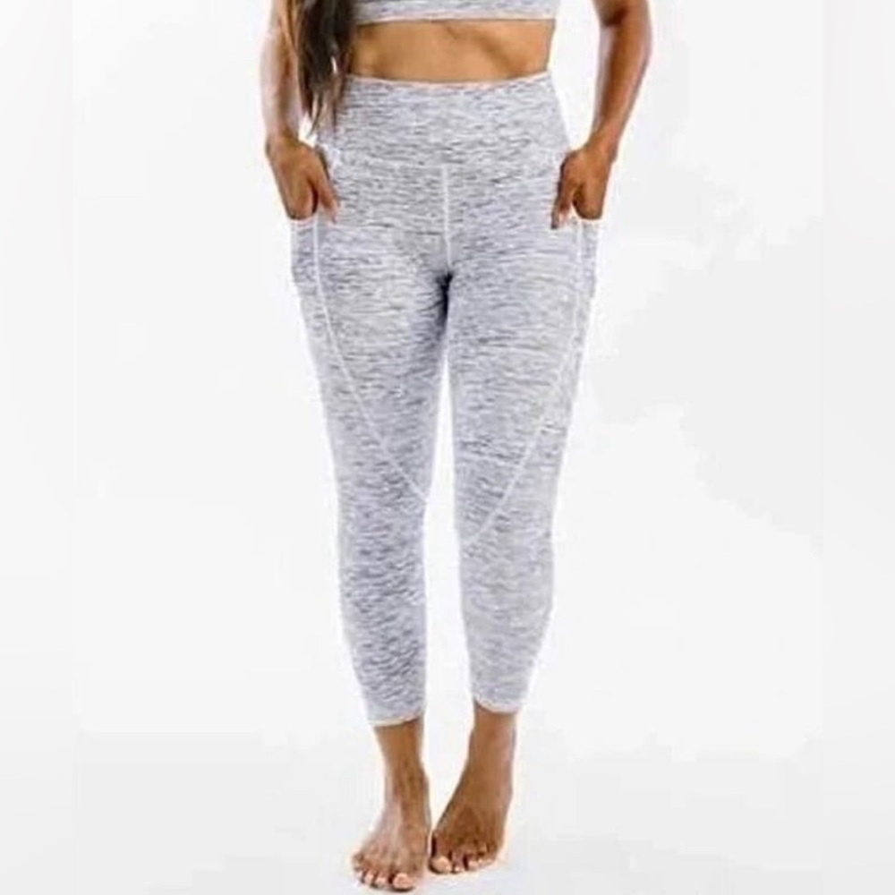 ZYIA crop leggings size 4 grey hatched pattern